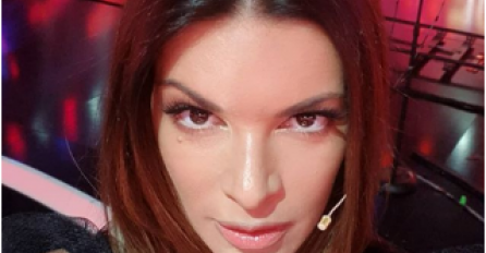 SANJA KUŽET POKAZALA ZATEGNUTE NOGE, OBUKLA NAJKRAĆU HALJINICU DO SADA: Obline kipe sa svih strana, OVO NISMO OČEKIVALI OD NJE!