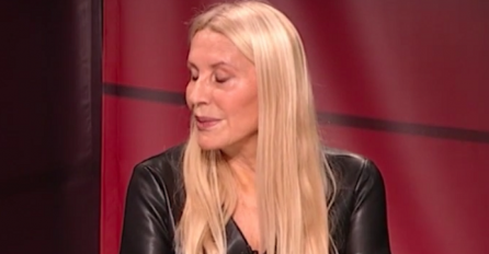 SKINULA SE VERICA RAKOČEVIĆ U 72. GODINI, USRED ZIME U KUPAĆEM KOSTIMU, A GRUDI STAVILA U PRVI PLAN: Pokazala zategnuto tijelo, niko ne može da vjeruje