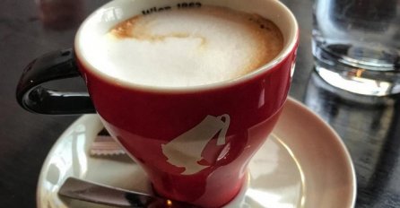 MOMCI NARUČILI KAFU U ZAGREBU, A POGLEDAJTE ŠTA SU UZ NJU DOBILI, NIJE MLIJEKO NI ŠEĆER: Kad vidite donji dio slike ZAPREPASTIT ĆETE SE