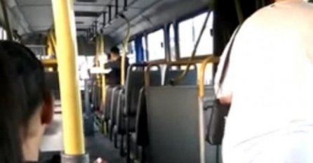 USLIKALI IH I STAVILI NA FEJSBUK, BAKA I DEDA U GRADSKOM PREVOZU ODUŠEVILI SVE: Čekajte samo da vidite šta su uradili, SLIKA TOPI SRCA