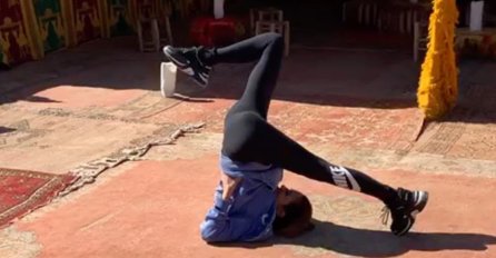 ANA NIKOLIĆ U HELANKAMA RADILA VJEŽBE USRED PUSTINJE, a onda joj je prišao ovaj muškarac: VIDITE LI DETALJ ZBOG KOJEG SE INSTAGRAM USIJAO?