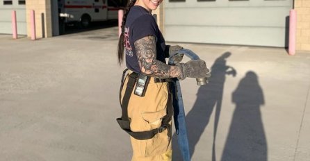 NIKO NE VJERUJE DA OVAKO BRUTALNO IZGLEDA KAD SKINE UNIFORMU VATROGASCA: Kad je šef vidio OVU FOTKU - dobila je otkaz!