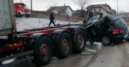 ZEMLJA U SUZAMA Stravičan sudar vozila auto-škole i kamiona, poginula kandidatkinja