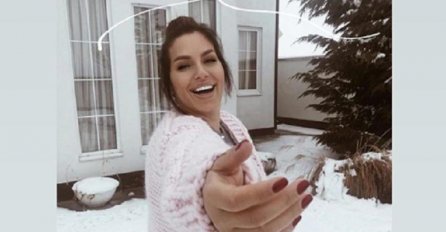 RODILA DVOJE DJECE, A KAD VIDITE KAKO IZGLEDA ZAPREPASTIT ĆETE SE, VELJKO JE USLIKAO ISPRED KUĆE: Seka Aleksić iznenadila svojim izdanjem, KAKO JE MOGUĆE??