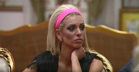 TRAGIČNO, AVA KARABATIĆ U SUZAMA: Evo šta joj se dogodilo, objavila sliku dok plače, a tek da vidite ŠTA JE NAPISALA