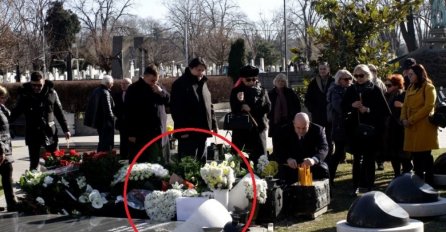 SRAMAN DETALJ NA GROBU ŠABANA ŠAULIĆA, SVI KOJI SU GA PRIMIJETILI OSTALI  SU ZGROŽENI: Goci pozlilo zbog ovoga, da li vidite vi?!