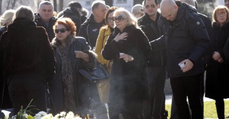 PRIZOR ZBOG KOJEG JE CIJELA ESTRADA U SUZAMA, GOCA ŠAULIĆ RIDALA NA SAV GLAS, SVE SE ORILO: A onda joj je prišao sin Mihajlo i URADIO OVO! (VIDEO)