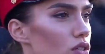 LIJEPA POLICAJKA IZ BANJALUKE OČARALA REGION, a sada je podijelila lijepe vijesti: LEŽI na krevetu, A SVI GLEDAJU U OVAJ DETALJ, čestitke samo stižu