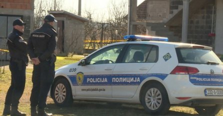 Pronađeno beživotno tijelo muškarca, policija traga za njegovim sinom