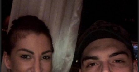 SKROMNA SOBA, MALI KREVET, ZAVIRITE U STAN TOME I NADEŽDE: A tek da vidite šta je na zidu, ovakav prizor SIGURNO NISTE OČEKIVALI! (FOTO)