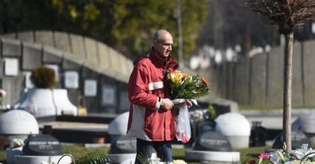 ŠABANOV VANBRAČNI SIN DOŠAO NA GROB: Robert u rukama ponio jednu kesu, a onda je NJEGA UGLEDAO TU, SUSRET OD KOJEG SU SVI STRAHOVALI