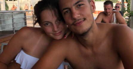 LJETOVALI SU U CRNOJ GORI I NAPRAVILI SELFIE, A KAD SU BOLJE POGLEDALI SLIKU: Nisu imali pojma da on sjedi iza njih, VIDI KO TO VIRI SA SLIKE?