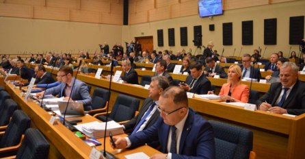 Vladajuća većina u NSRS potvrdila Dodikov stav o 'štetnoj' posjeti Đukanovića