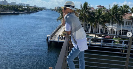 U SVOM WC-U SIGURNO NEMATE OVU STVAR: Lepa Brena pokazala URNEBESAN DETALJ IZ VILE, vidite šta se nalazi pored WC ŠOLJE? (FOTO)