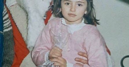 O OVOJ DJEVOJČICI DANAS BRUJI BALKAN, POPULARNA PJEVAČICA KOJA PRIVLAČI SVOJIM ATRAKTVNIM IZGLEDOM: Kladimo se da ne možete pogoditi o kome je riječ!