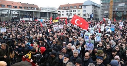 Na skupu protiv terorizma i antiislamizma u Hanauu se okupilo 10.000 ljudi