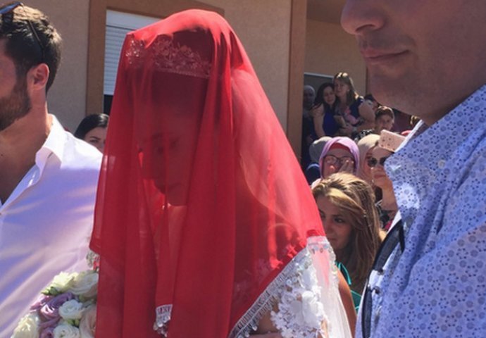 Žene RONE SUZE i gledaju ovu svadbu u Crnoj Gori: Pogledajte FRAJERA KOJI VODI MLADU, garantovano ostajete bez teksta