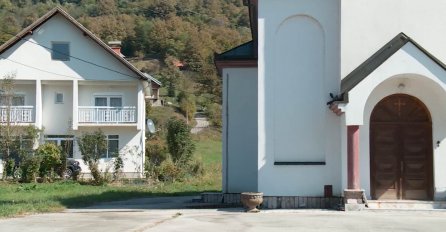 Počelo iznošenje stvari iz crkve izgrađene u dvorištu nane Fate Orlović