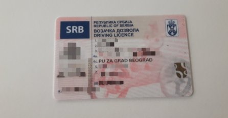 JEDAN DETALJ NA VOZAČKOJ KOJI DOSAD MNOGI NISU PRIMIJETILI, EVO ŠTA ZNAČI: Kako ovo ranije nismo znali?