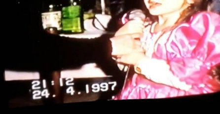 JEDVA SMO PREPOZNALI DJEVOJČICU SA SLIKE, DANAS JE NAJZGODNIJA PJEVAČICA NA ESTRADI: Kladimo se da ne možete pogoditi ko je u pitanju! (FOTO)
