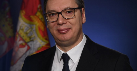 VUČIĆ SLAVI ROĐENDAN, NA KUĆNU ADRESU MU STIŽE POKLON OD ZANOSNE PLAVUŠE: Oglasila se i sve potvrdila, EVO ŠTA ĆE MU POSLATI