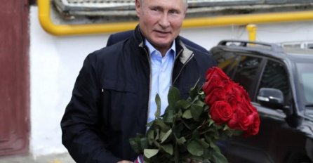 ŠMEKER KAKAV SE RIJETKO RAĐA, POGLEDAJTE KAKO JE PUTIN ČESTITAO DAMAMA 8.MART: Kad čujete istopit ćete se, SAMO 5 RIJEČI