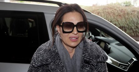 GODINE SU UČINILE SVOJE? CECA BEZ TRUNKE ŠMINKE UHVAĆENA NA AERODOMU: Neočekivani prizor, A ONDA JE JEDAN DETALJ SVE OSTAVIO U ŠOKU! (FOTO)