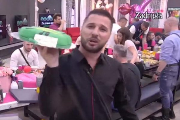 732923-miljkovic-bacio-tortu-ls