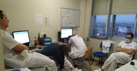 AKO VAM JE PROBLEM DA SJEDITE I SPAVATE KUĆI, POGLEDAJTE OVU SLIKU: Naklon do poda (FOTO)