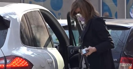 VIKI I TAŠKE UHVAĆENI NA PIJACI, POGLEDAJTE ŠTA SU RADILI KAD SU NAPUSTILI KUĆU: Pjevačica nigdje ne ide bez maske i rukavica!