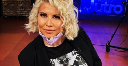 DEA NAKON STRAŠNE NESREĆE OTKRILA NEPOZNATE DETALJE, PRVI PUT JE SJELA ZA AUTOMOBIL Evo kako njena ruka izgleda danas (FOTO)