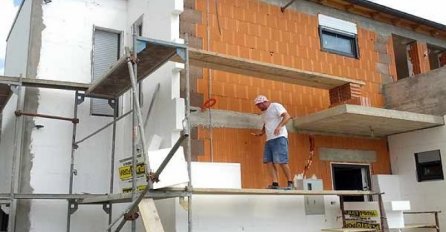 SVI SE SMIJU VLASNIKU OVE KUĆE: Čekajte samo dok vidite kakvu je FASADU URADIO! HIT NA BALKANU