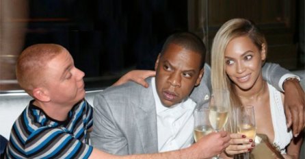 'UBACIO' SE U SLIKE POZNATIH I POSTAO HIT NA INTERNETU: Čekajte samo dok vidite šta je uradio sa Kim Kardashian! (FOTO)