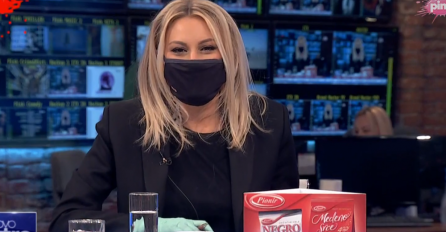 ONA JE UŽIVO U JUTARNJEM SAOPŠTILA VAŽNE VIJESTI, A SVI SU JOJ UGLEDALI MINIĆ: Muškarce zbog ovog prizora oblio HLADAN ZNOJ! (FOTO)