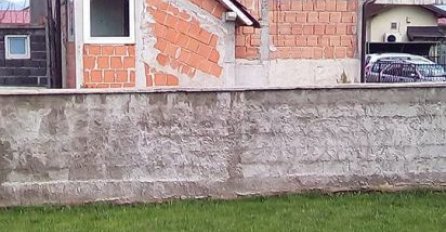 VIDITE LI ŠTA JE ČUDNO NA OVOJ KUĆI IZ BIH? Kad skontate valjat ćete se od smijeha! Ko je kriv - alkohol ili arhitekta?