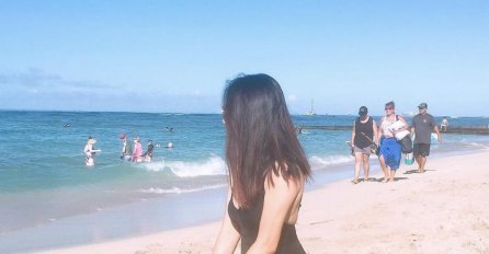 SLIKA CURE SA PLAŽE POSTALA HIT: Bit će vam jasno kad pogledate malo bolje, DETALJ KOJI ĆE VAS NASMIJATI DO SUZA