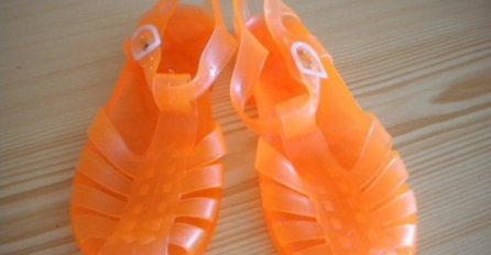 KO JE IMAO PROVIDNE TAJ JE BIO CAR: Bez ovih gumenih sandala nisi mogao na more, A ZNATE LI KOJA FIRMA IH JE PROIZVODILA?