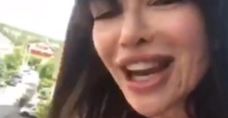 SLAVLJE U KUĆI SEVERINE KOJIĆ, SVIRAJU TAMBURAŠI, KAD JE IZAŠLA NA PROZOR SVI SU SE IZNENADILI: Pogledajte ovaj detalj, svima privukao pažnju