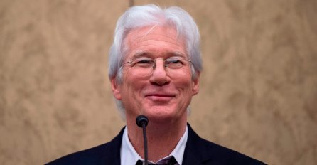 RIČARD GIR U 70. GODINI DOBIO SINA, A EVO KO MU JE ŽENA: Mnogi se iznenade kad je vide! (FOTO)