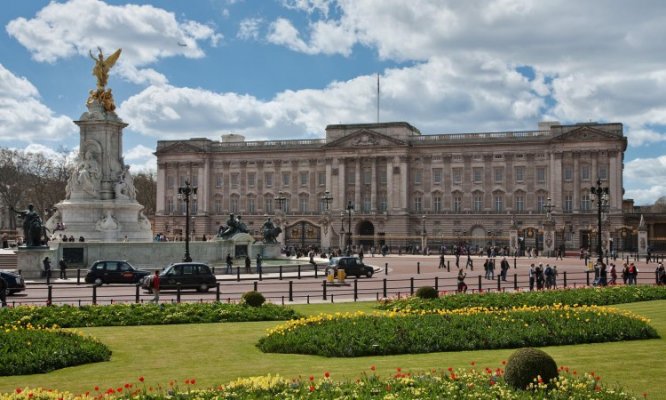 buckingham-palace-london-wikepdia