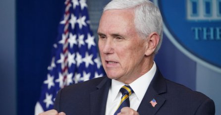 Američki potpredsjednik Pens nije nosio masku prilikom posjete klinici