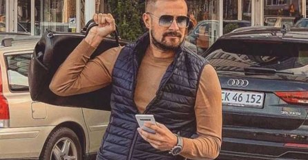 FIKRET U EMISIJI REKAO DA NE POZNAJE LIČNO BAKIRA IZETBEGOVIĆA: Sad je objavljena slika, EVO GDJE SU USLIKANI SKUPA, PREVARA STOLJEĆA