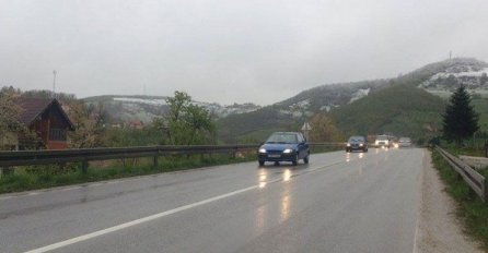 VOZAČI, OPREZ: U BiH kolovozi mokri i klizavi