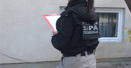 Službenici SIPA-e tokom pretresa u Kozarskoj Dubici pronašli oružje i eksploziv