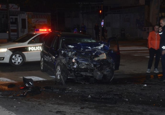 MOSTAR U sudaru dva Golfa povrijeđene dvije osobe