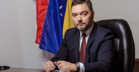 KOŠARAC NADMAŠIO SEBE: "9. januar značajan je datum za RS koja je nastala u miru kao odgovor na..."