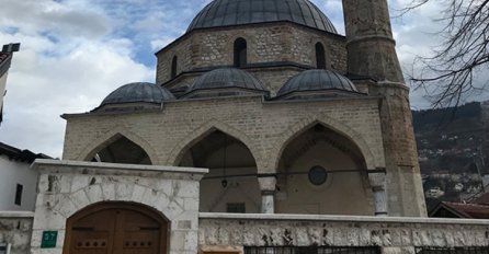 Prvi džuma namaz u Gazi Husrev-begovoj džamiji nakon ublažavanja mjera