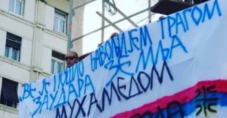 SRAMOTNO! USRED RAMAZAN BEOGRAD PREPLAVILI TRANSPARENTI koji vrijeđaju poslanika Muhameda