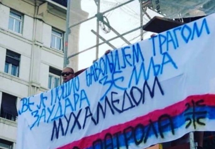 SRAMOTNO! USRED RAMAZAN BEOGRAD PREPLAVILI TRANSPARENTI koji vrijeđaju poslanika Muhameda