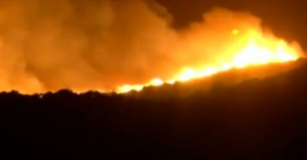 STRAHOVIT POŽAR ODNIO VIŠE ŽIVOTA, EVAKUISANO NEKOLIKO HILJADA LJUDI: Jezive scene, VATRA GUTA SVE PRED SOBOM